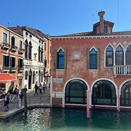 Ca'dei Nonni Canal View Apartment *