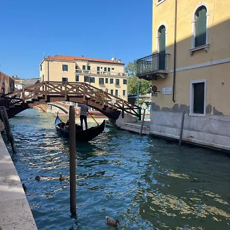 Ca'dei Nonni Canal View Daire