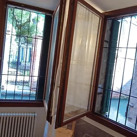 Ca'dei Nonni Canal View Apartment *