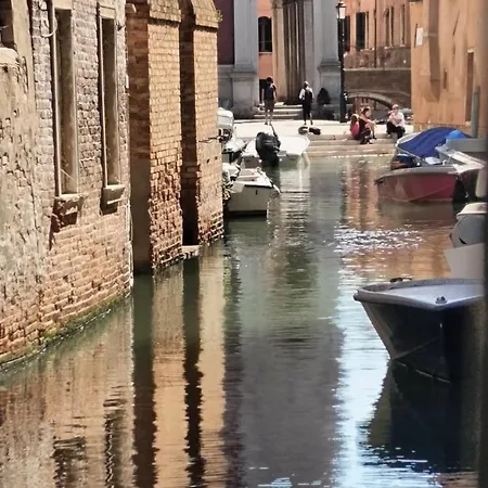 Apartment Ca'dei Nonni Canal View